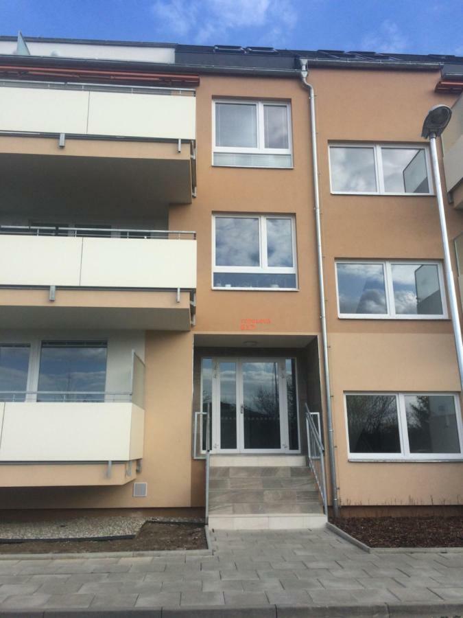 Apartman Edita - Byt S Terasou A Parkovacim Stanim, Topolova, Olomouc Apartment Exterior photo