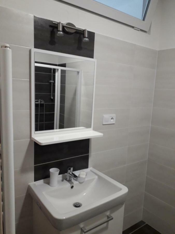 Apartman Edita - Byt S Terasou A Parkovacim Stanim, Topolova, Olomouc Apartment Exterior photo