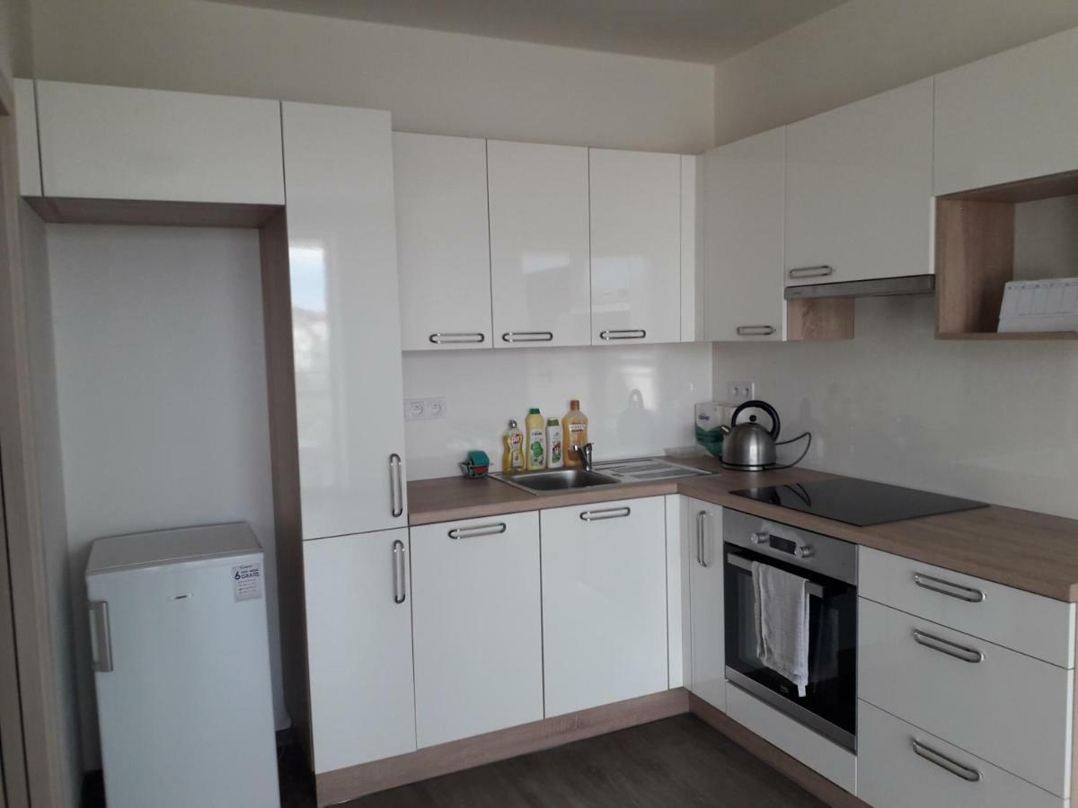 Apartman Edita - Byt S Terasou A Parkovacim Stanim, Topolova, Olomouc Apartment Exterior photo
